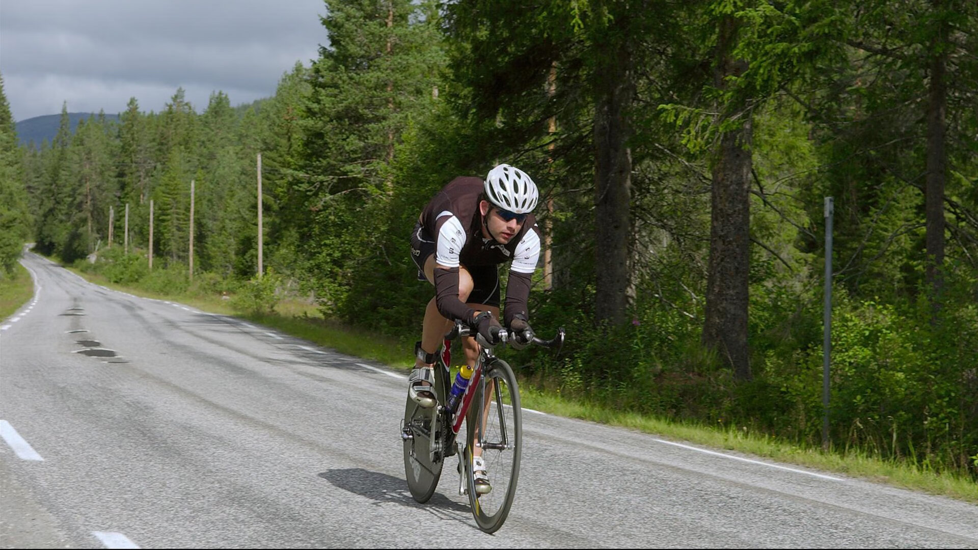 WRC赛段安全措施:确保每一场比赛的安全保障,wrc比赛路面主要有哪些